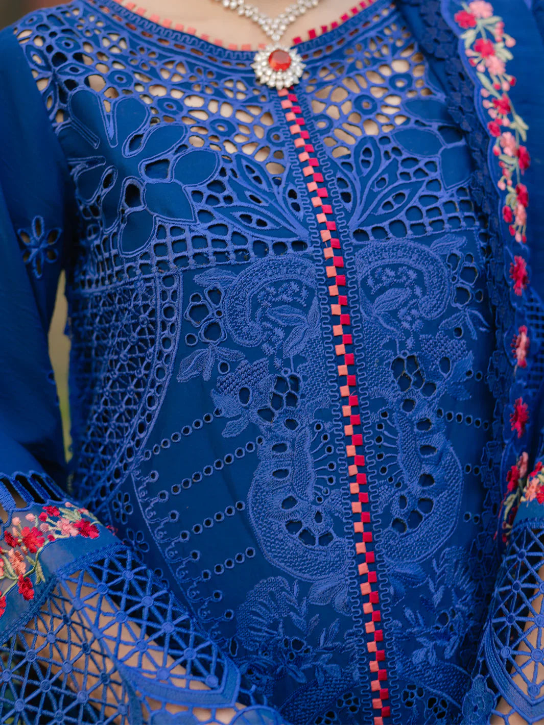 Binilyas Fareesia Luxury Embroidered Lawn 3pc