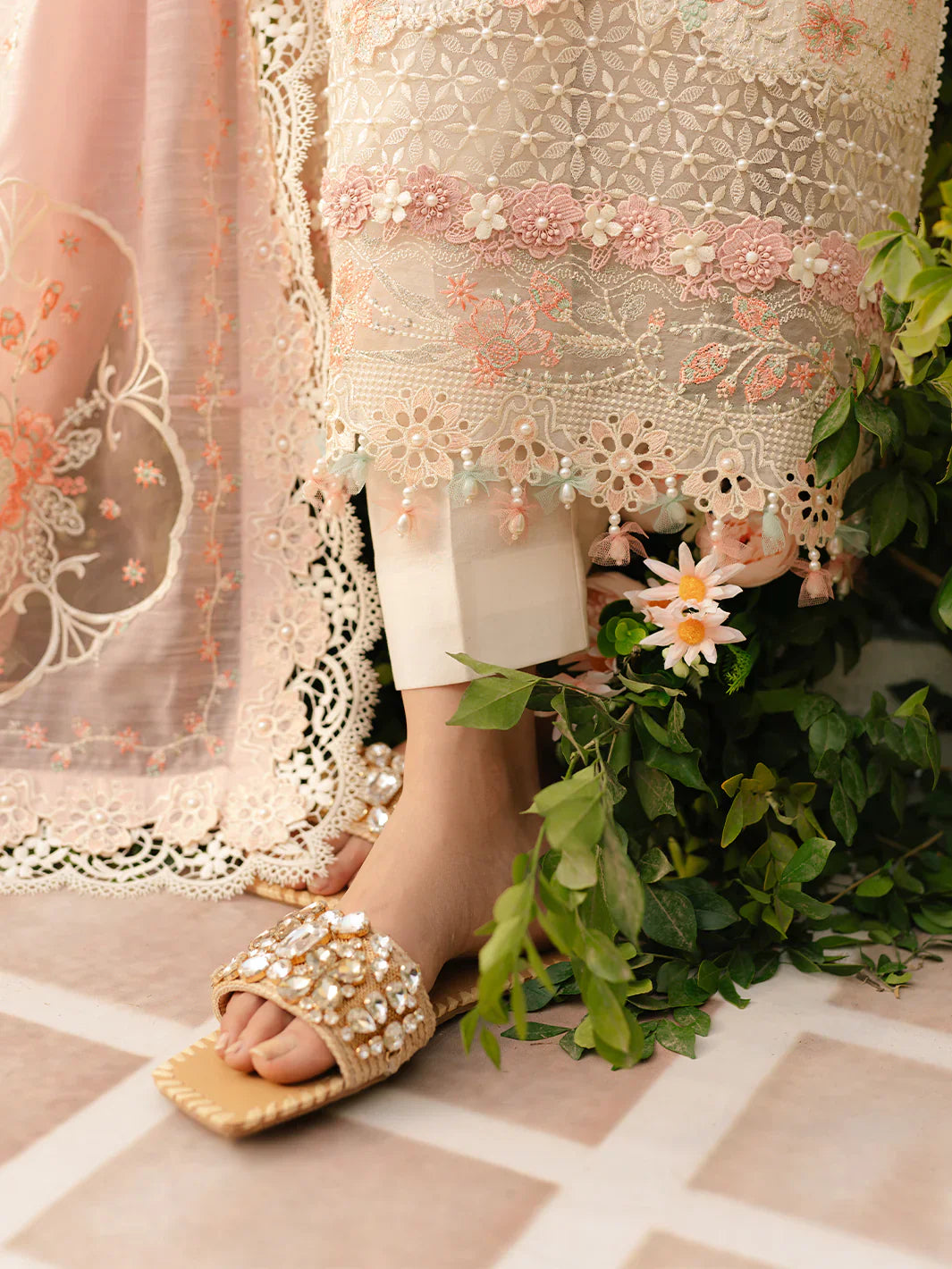 Binilyas Fareesia Luxury Embroidered Lawn 3pc
