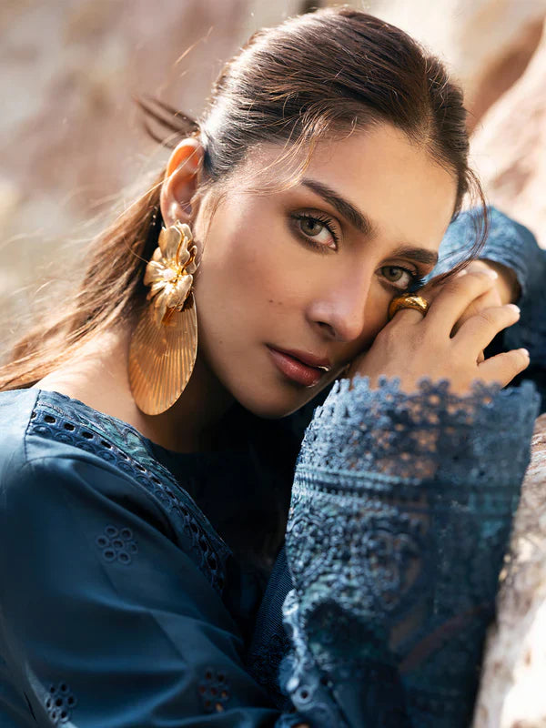 Mahnur Sirene Luxury Embroidered Lawn 3pc