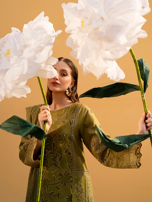 Mahnur Sirene Luxury Embroidered Lawn 3pc