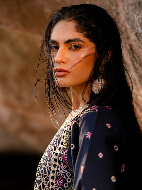 Mahnur Sirene Luxury Embroidered Lawn 3pc